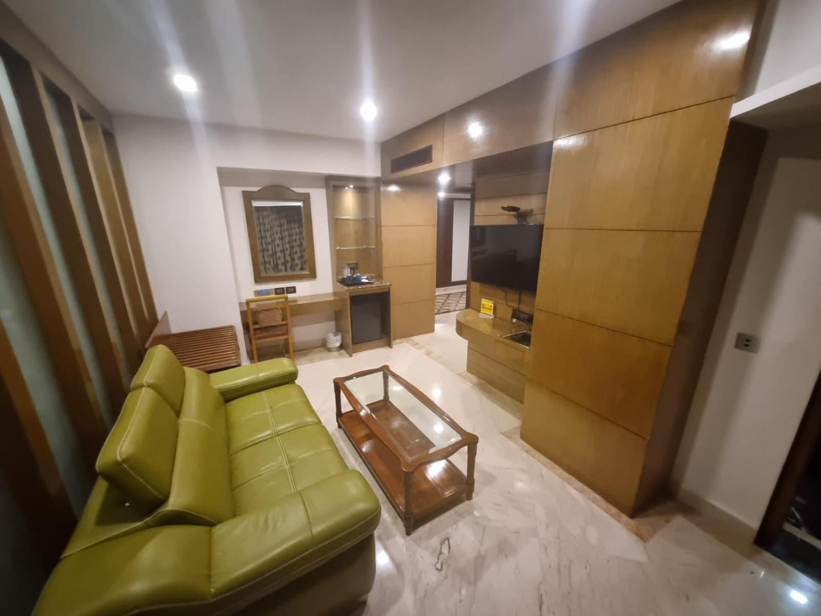 Hotel Benzz Park Chennai Esterno foto