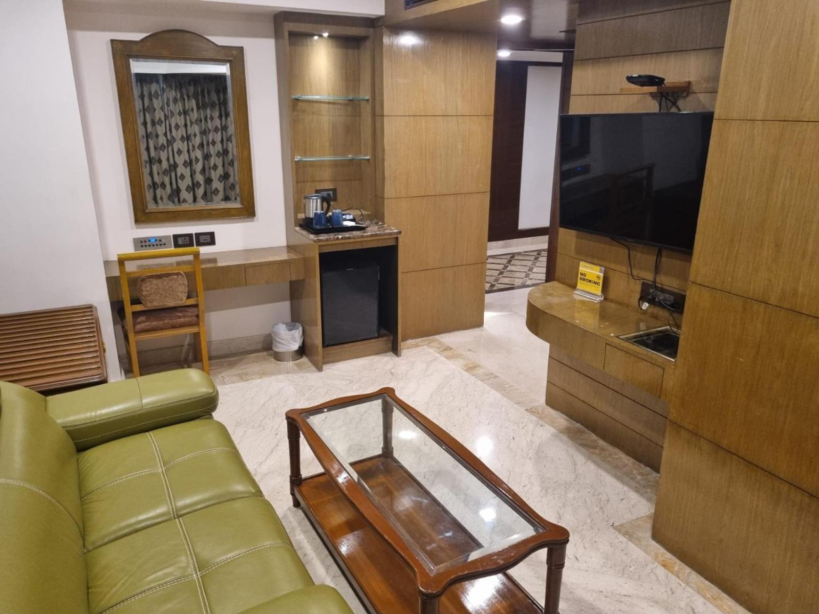 Hotel Benzz Park Chennai Esterno foto