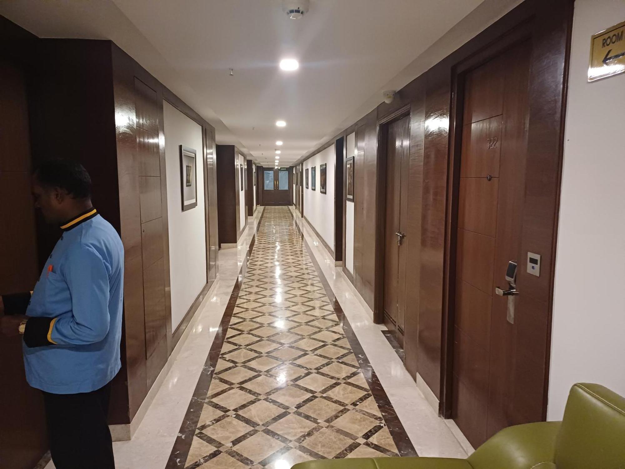 Hotel Benzz Park Chennai Esterno foto