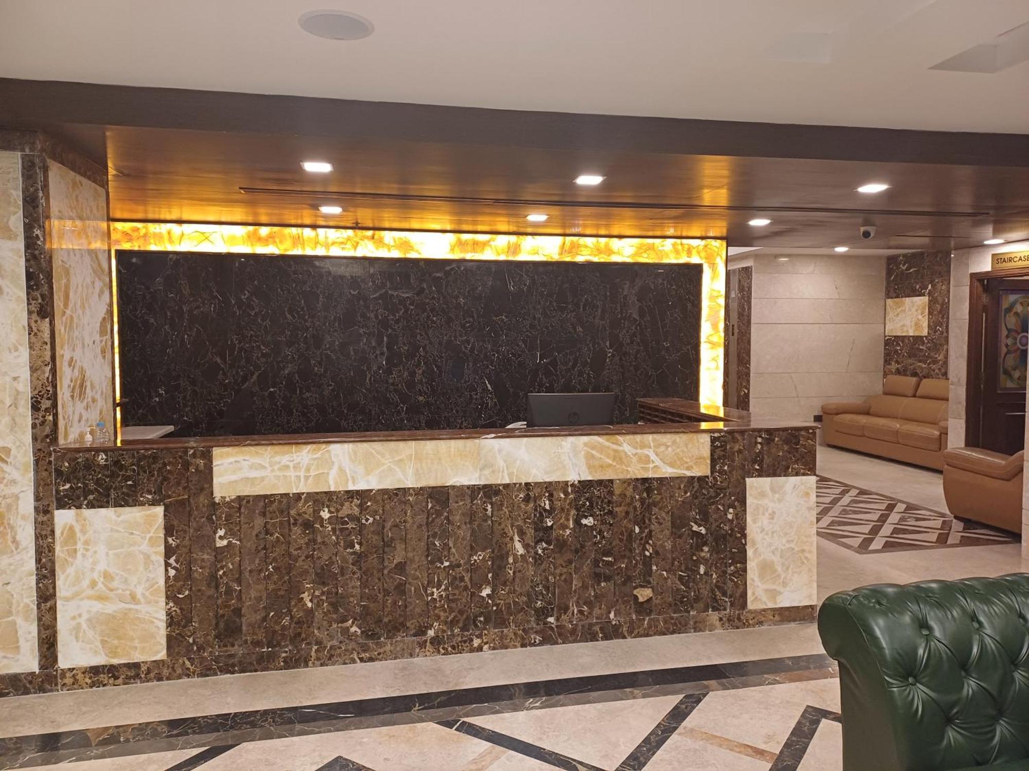 Hotel Benzz Park Chennai Esterno foto