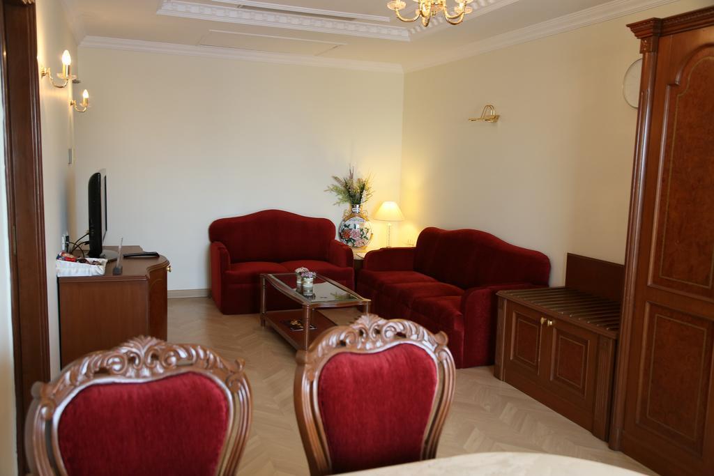Hotel Benzz Park Chennai Esterno foto