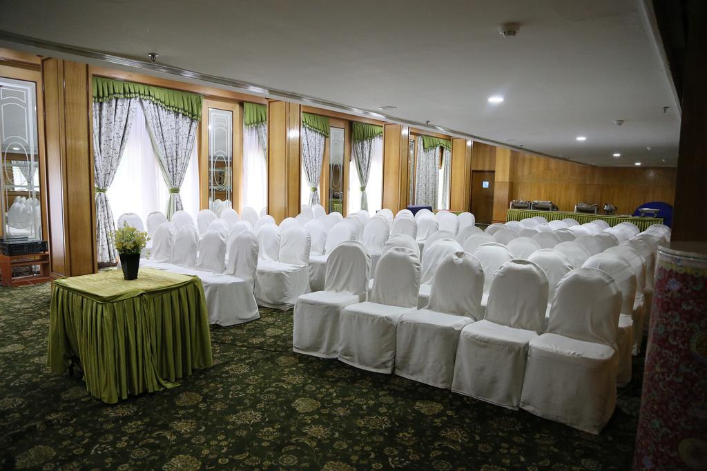Hotel Benzz Park Chennai Esterno foto