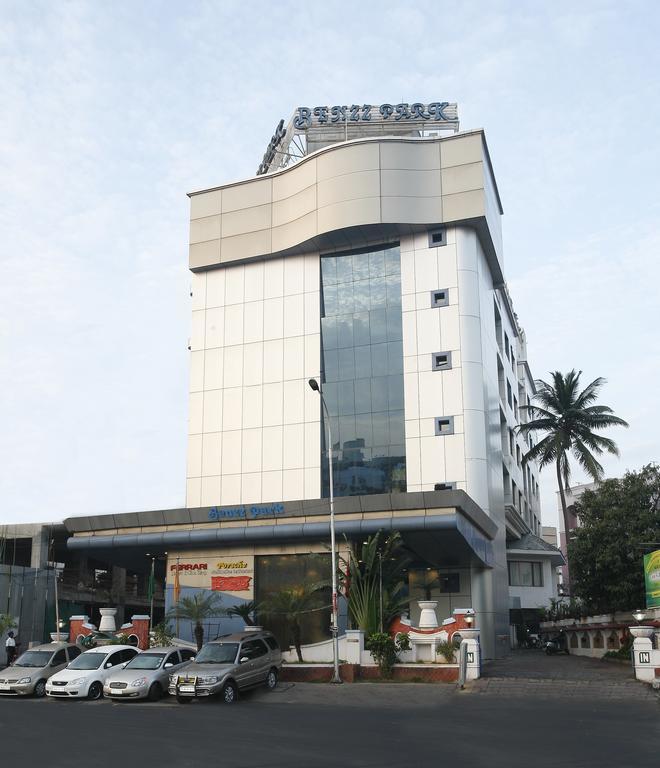 Hotel Benzz Park Chennai Esterno foto