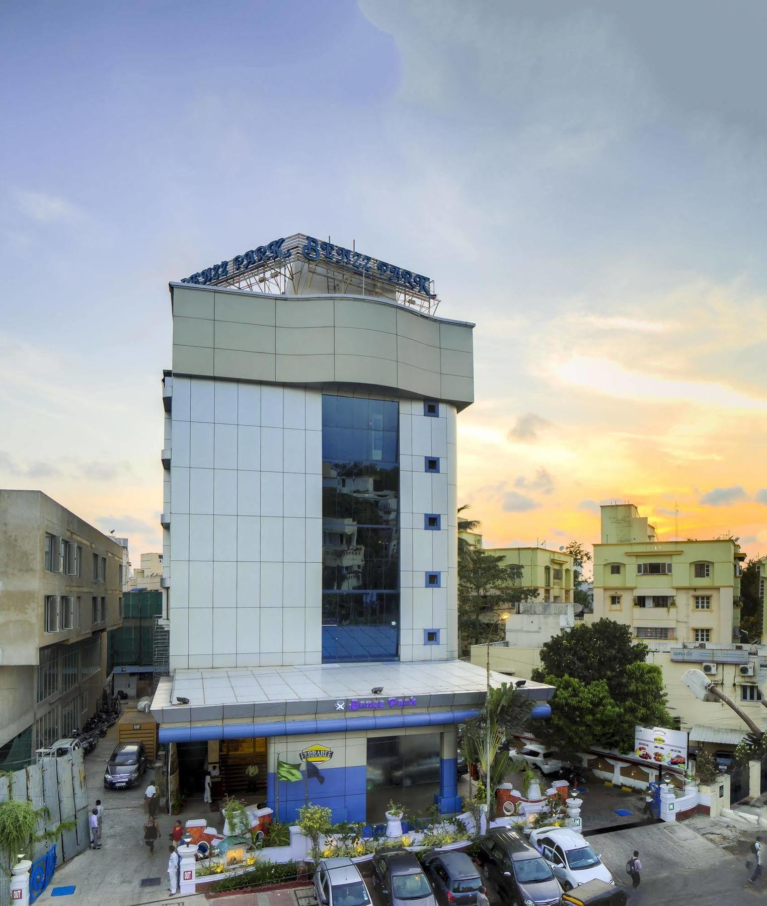 Hotel Benzz Park Chennai Esterno foto